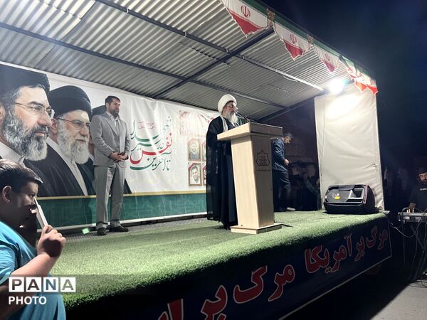 راهپیمایی پرشور و آموزش اصلحه با حضور گسترده  مردم  ساوجبلاغ