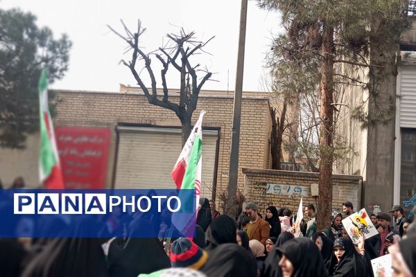 خروش مردمی در خیابان‌های رباط‌کریم در 22بهمن