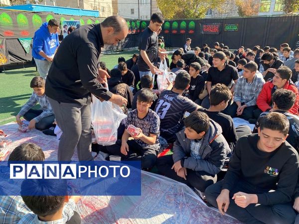 دانش‌آموزان مدرسه شاهد شهید کاظمی در سوگ شهادت حضرت فاطمه (س)