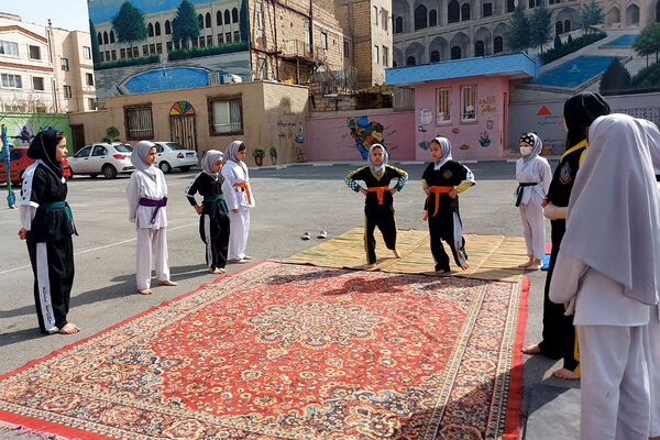 برگزاری جشن احسان و نیکوکاری در دبستان حکیم نظامی کهریزک 