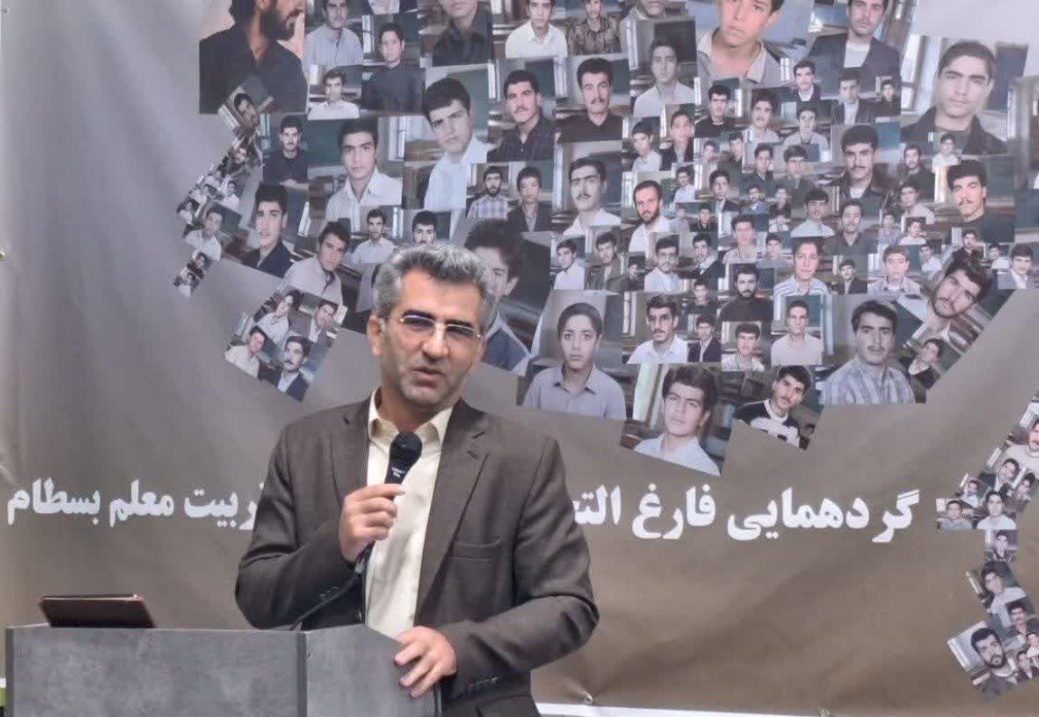 فارغ‌التحصیلان دانشسراها اساس نظام تعلیم و تربیت را مستحکم کردند