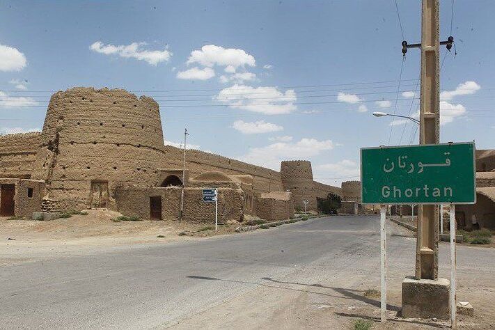 سفری به دل «قلعه قورتان» در شهرستان ورزنه