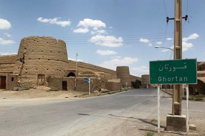 سفری به دل «قلعه قورتان» در شهرستان ورزنه