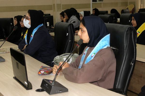 شور و نشاط در سیزدهمین دوره انتخابات شورای دانش‌آموزی کرمان