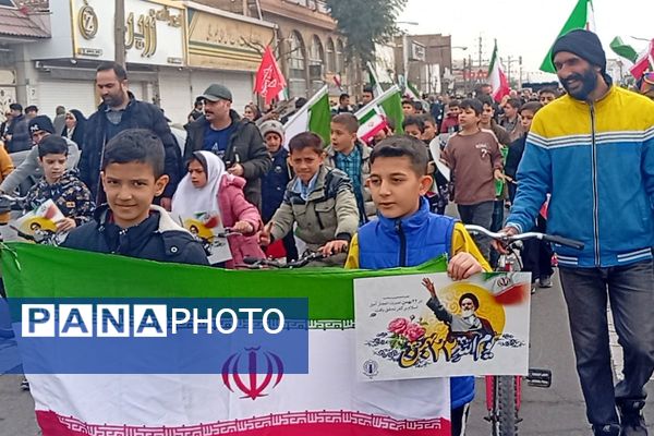 راهپیمایی باشکوه مردم قیامدشت در حمایت از آرمان‌های انقلاب
