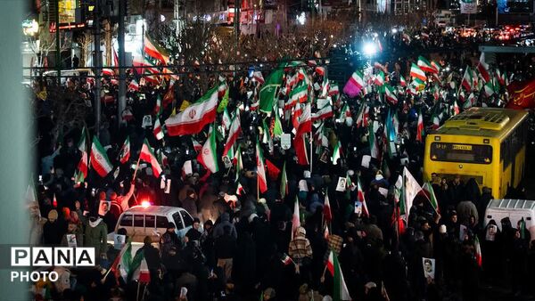 بیست‌وچهارمین موج مردم استان البرز در راهپیمایی هر شب خود در تجدید بیعت با رهبر انقلاب