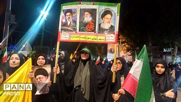 خروش کوهدشتی‌ها در میدان امام خمینی(ره)؛ تجدید میثاق با وطن و آرمان‌های ملی
