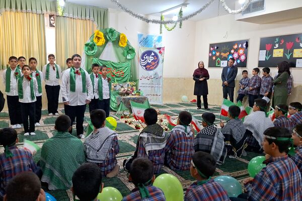 آرزوی فرج و سلامتی صاحب الزمان (عج) با دست‌های کوچک دانش‌آموزان شیرازی