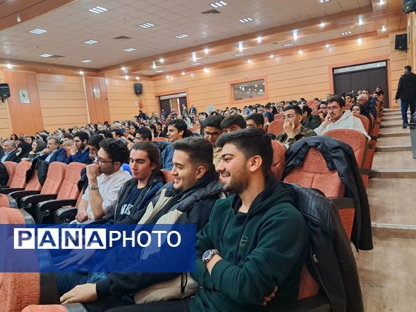 آیین تجلیل از رتبه‌برترهای کنکور ۱۴۰۳ اداره آموزش و پرورش ناحیه یک زنجان