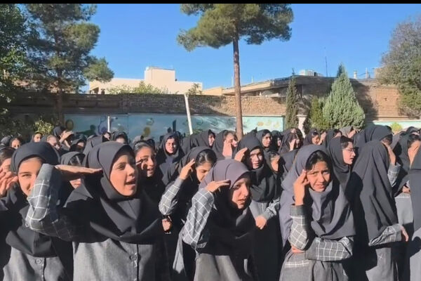گام‌های استوار، آینده‌ای روشن: جشن آغاز سال تحصیلی در دبیرستان شاهد ام ابیها آباده