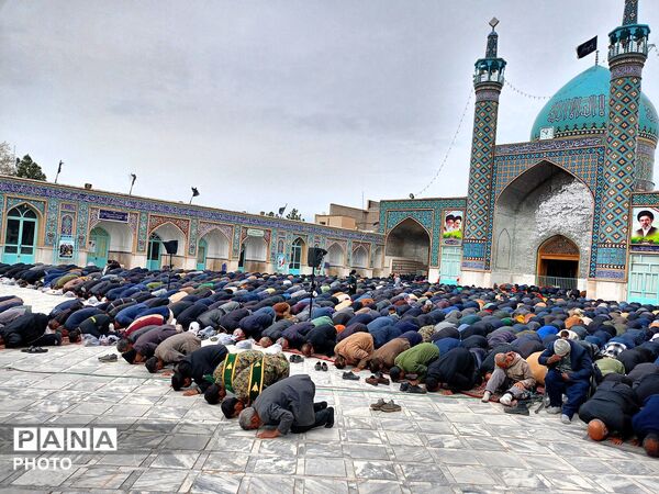 نماز جمعه در شهرستان کاشمر 