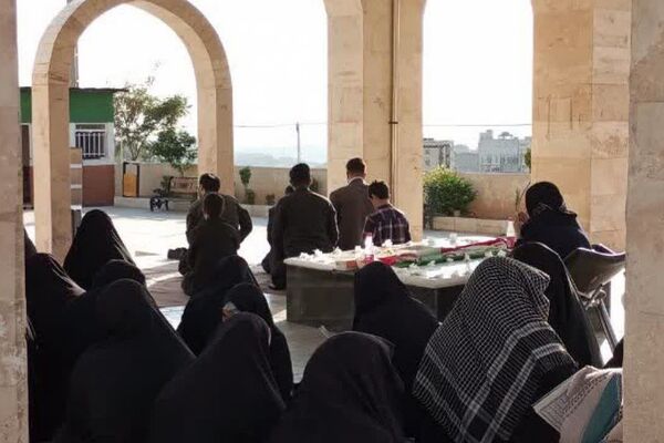 غبارروبی مزار شهدای گمنام در رودهن 