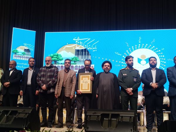 آیین بزرگداشت مردان نامدار با حضور چهره‌های فرهنگی و هنری در فرهنگسرای شهرکرد 