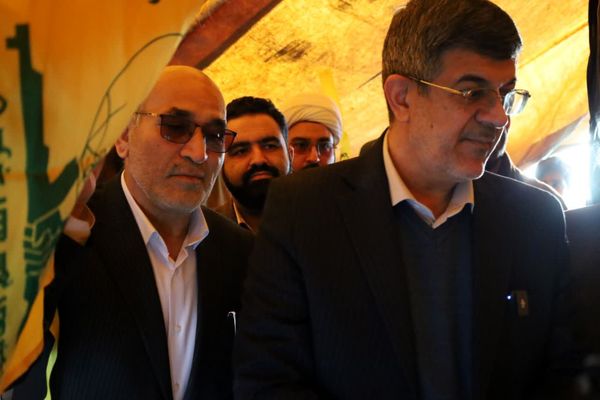 آیین نمادین نواختن «گلبانگ انقلاب اسلامی » در مدرسه احمد فتاحی ناحیه دو یزد