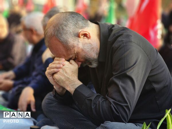 روایت قاب‌هایی از دریای دلدادگی؛ اجتماع عزاداران تهرانی در آیین بزرگداشت رهبر شهید