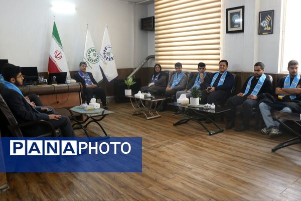 دیدار دانش‌آموزان پسر پیشتاز با مدیر سازمان دانش‌آموزی خراسان رضوی