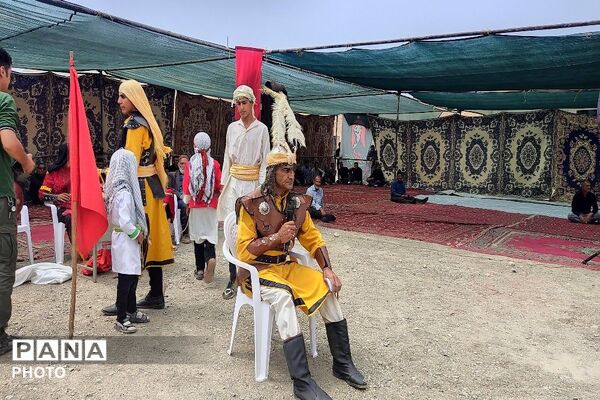 تعزیه خوانی در روز اربعین حسینی در جوار گلزار شهدای شهر بار نیشابور 