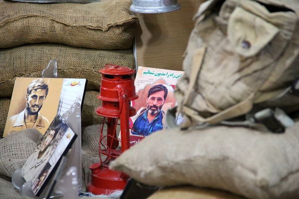 اهدا لوازم تحریر به دانش‌آموزان کم برخوردار در دبستان شهید خبره فرشچی ناحیه یک شهرری