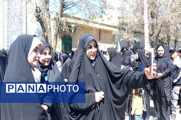 اقامه آخرین نماز جمعه ماه مبارک رمضان با حضور چشمگیر مردم یاسوج