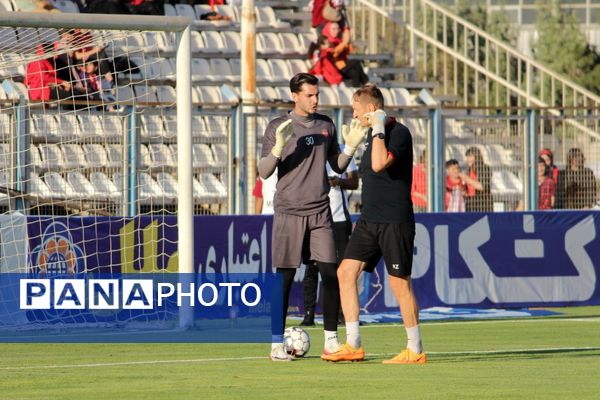 برد شیرین تراکتور در خانه مقابل آلمینیوم اراک