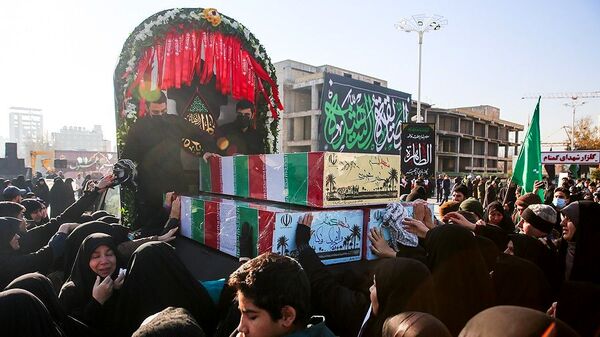 بدرقه پیکر مطهر ۱۳ شهید گمنام در اجتماع عظیم فاطمیون مشهد
