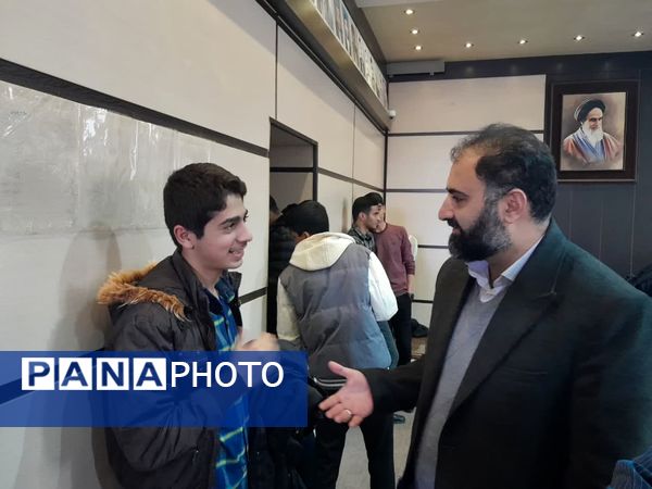 هم‌اندیشی فرماندار تفت با دانش‌آموزان 