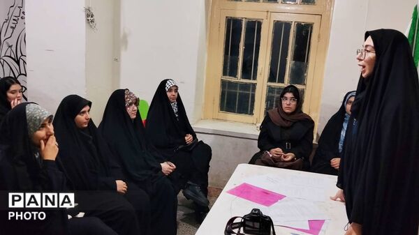 پاتوق فرهنگی دختران نوجوان مبارز