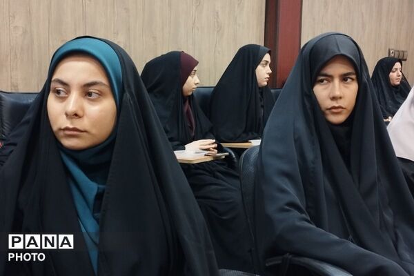 آیین تجلیل از فعالان حوزه پرورشی در بهارستان دو