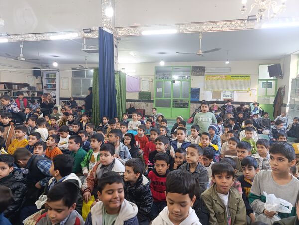 مسجد حسین‌بن‌علی (ع) میزبان لبخند دانش‌آموزان در جشن میلاد دو امام