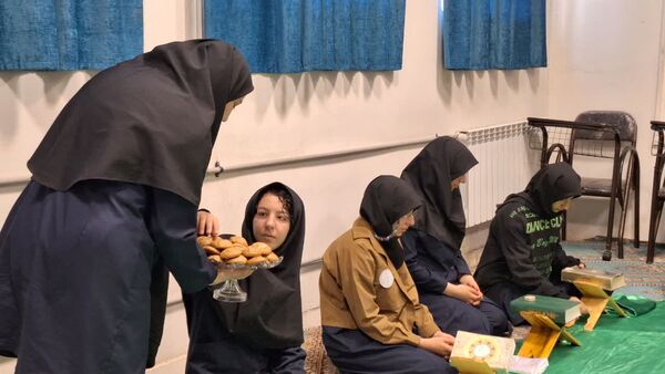 محفل انس با قرآن در دبیرستان فاطمیه ناحیه یک کرج