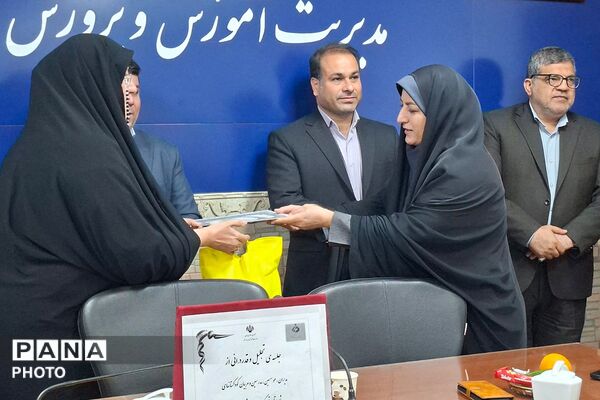 قدردانی از مربیان و مدیران منتخب طرح‌های آموزشی کودکستان‌های شهرستان قرچک