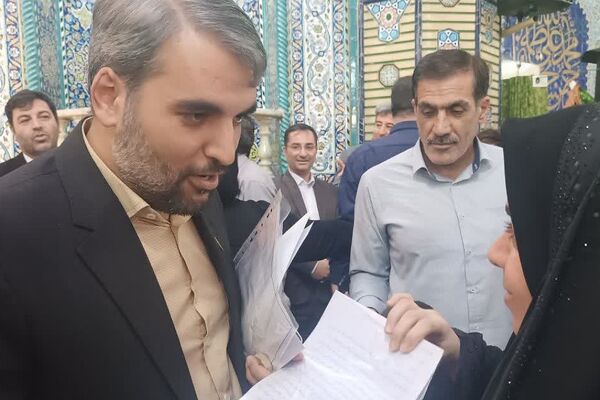 حضور پرشور دانش‌آموزان و فرهنگیان در نماز جمعه این هفته شهرستان ورامین