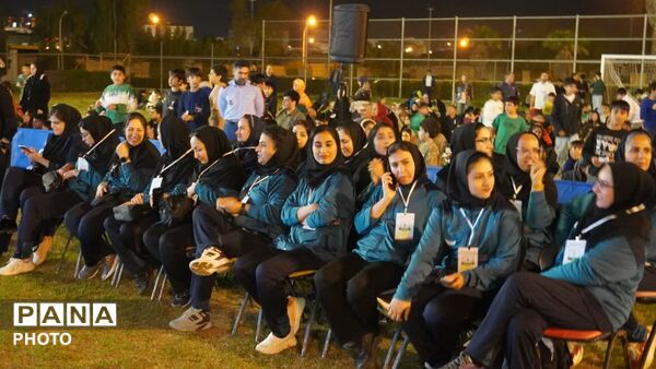 جم روی پای خانواده‌ها؛ پیاده‌روی دهه فجر با حضور پرشور چهار هزار نفر