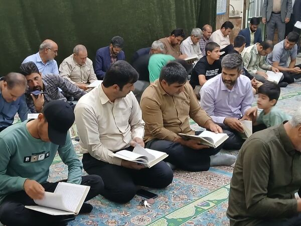 شب شعر و روایت‌گری محفل ادبی خارزنج در خلیل‌آباد