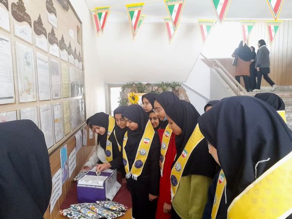 جشن عاطفه ها در دبیرستان علی افشارنژاد ناحیه۶ مشهد 