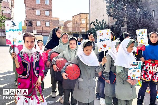 حضور مسئولان آموزش و پرورش در دبستان رضوان به مناسبت هفته تربیت بدنی