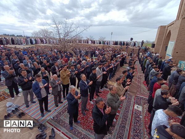 اقامه نماز بندگی در مسجد جامع تاریخی شهر رشتخوار