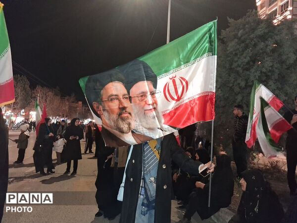 حماسه سازی مردم نیشابور در بیستمین شب از راهپیمایی های مردمی بلوار فضل 