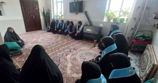 دیدار دانش آموزان آموزشگاه های شهید طاهری و عفاف شهر چنار با خانواده شهید شفیعی