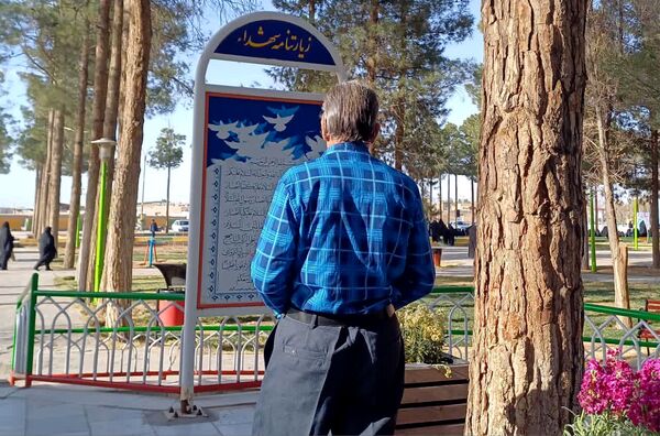 اقامه نماز با شکوه عید فطر به امامت امام جمعه حبیب آباد