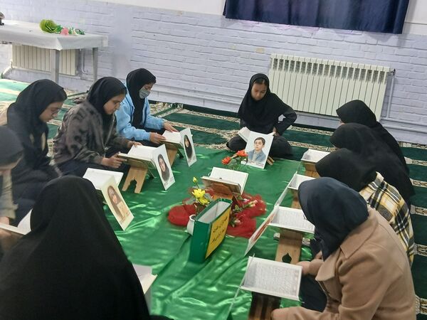 محفل انس با قرآن در دبیرستان دخترانه فاطمیه 