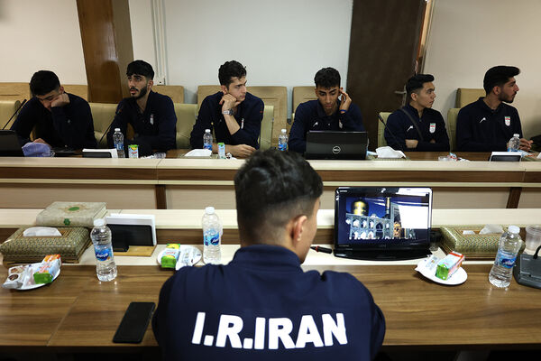نشست صمیمی معاون تربیت بدنی و سلامت با ورزشکاران و کادر فنی تیم ملی والیبال دانش‌آموزی