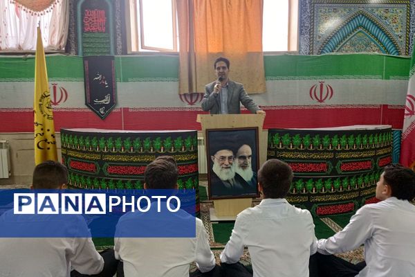 برگزاری مراسم هفته بسیج در هنرستان مجتمع فنی حرفه‌ای تهران در بهارستان‌دو