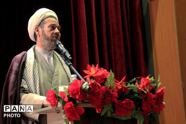آیین تجلیل از دانش‌آموزان برگزیده جشنواره جابر ابن حیان و پژوهش‌سراهای کبودراهنگ
