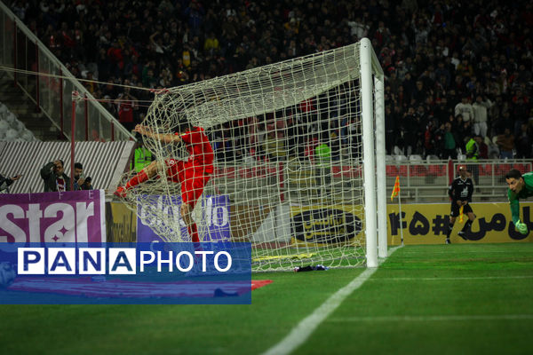 بازی تراکتور و گل‌گهر در تبریز 