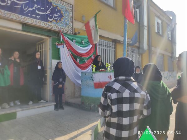 نواختن زنگ انقلاب در دبیرستان نوید ناحیه ۵ مشهد