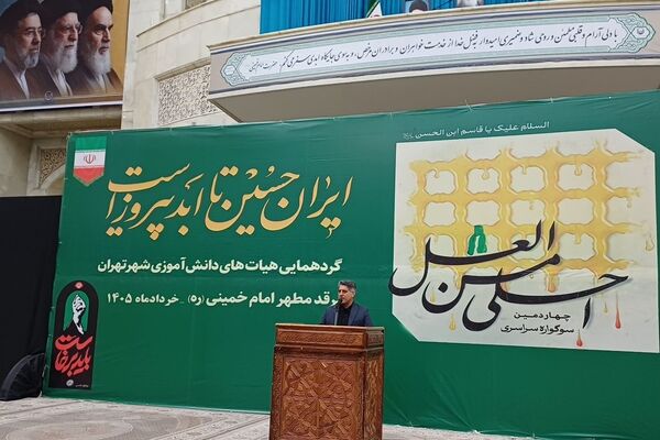 تا زمانی که دانش‌آموزان در میدان باشند، دشمن به اهداف خود نمی‌رسد