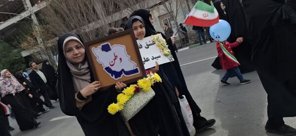 جلوه هایی از راهپیمایی جشن پیروزی انقلاب در شهر قم