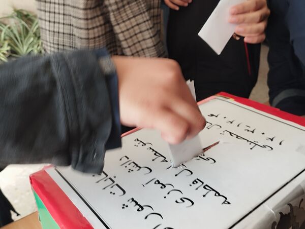 انتخابات شورای دانش‌آموزی در دبیرستان فاطمه آهنچی مشهد