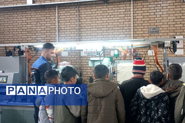 علم در صحنه عمل؛ گردش علمی دانش‌آموزان باقرالعلوم در کارخانه کیان صفا